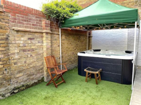 The Garden Apt Hot Tub - Westbrook Bay Beach - By Goldex Coastal Breaks